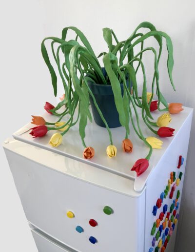 Maman, klei en acrylverf. Sosse Serpenti, 2024